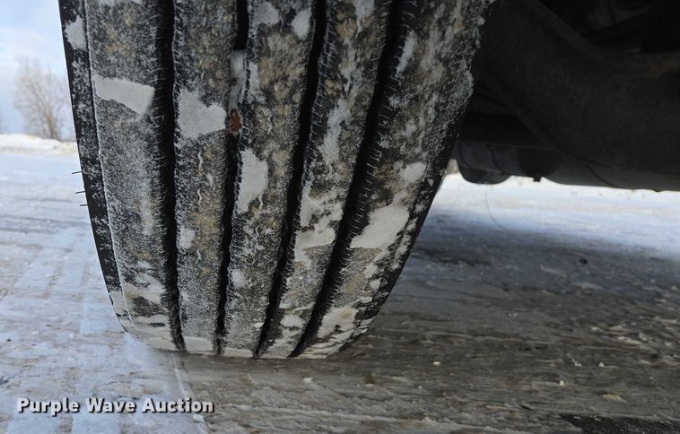 image for item EB1257 2020 Peterbilt 579 semi truck