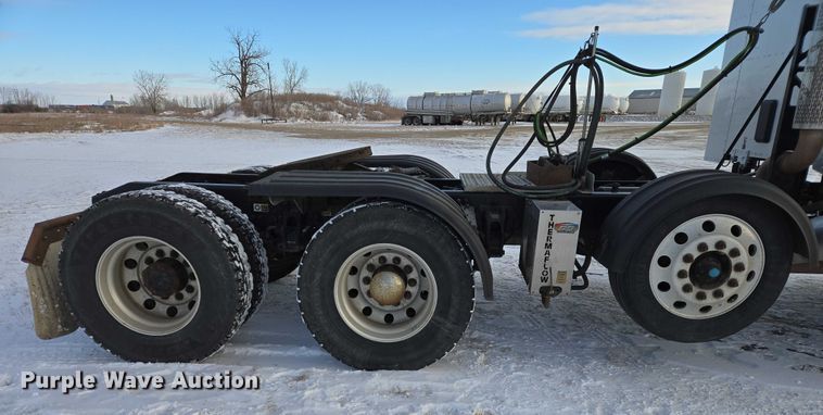 image for item EB1257 2020 Peterbilt 579 semi truck