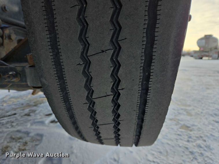 image for item EB1257 2020 Peterbilt 579 semi truck