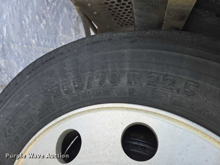 image for item EB1257 2020 Peterbilt 579 semi truck