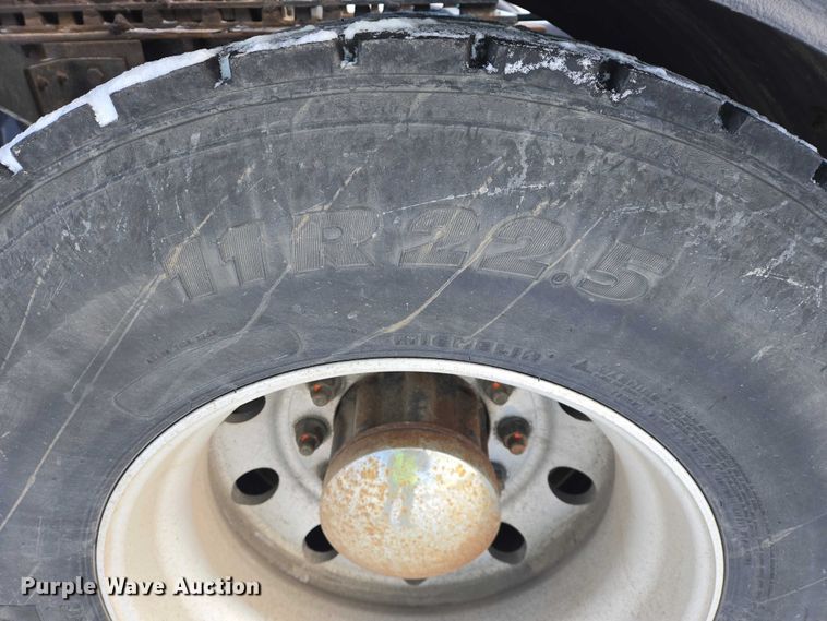 image for item EB1257 2020 Peterbilt 579 semi truck