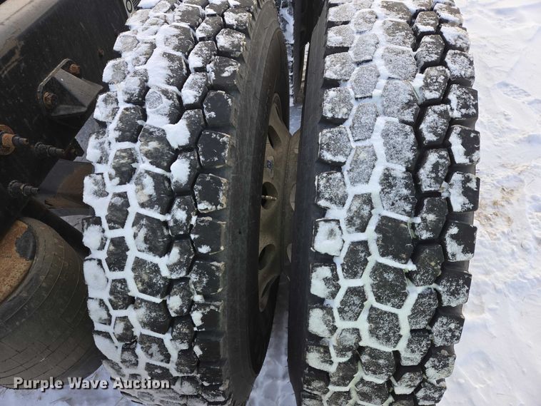 image for item EB1257 2020 Peterbilt 579 semi truck