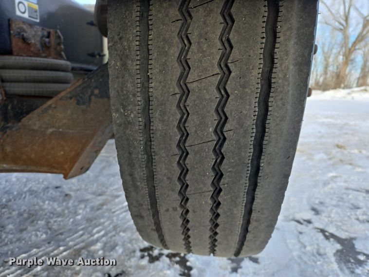 image for item EB1257 2020 Peterbilt 579 semi truck