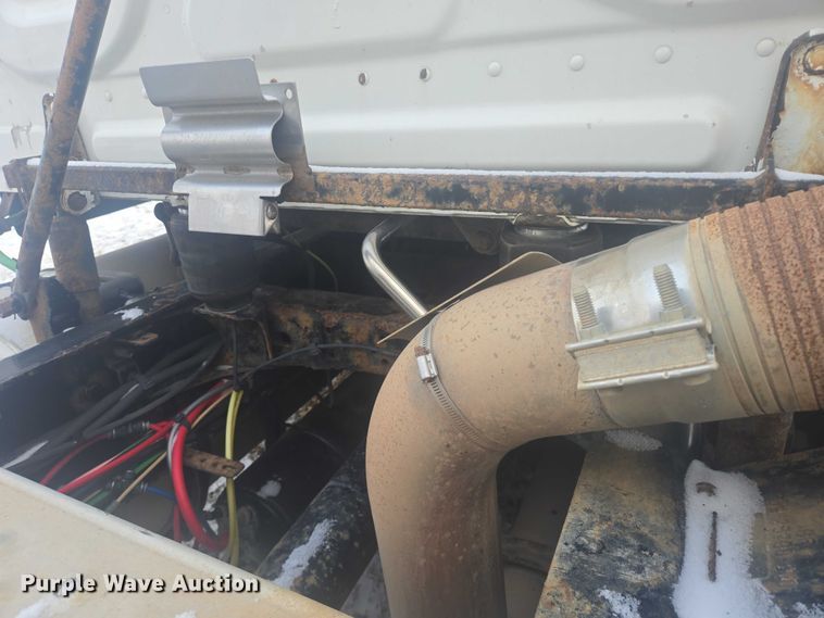 image for item EB1258 2015 Freightliner Cascadia semi truck