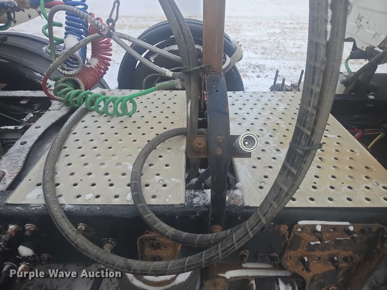 image for item EB1258 2015 Freightliner Cascadia semi truck