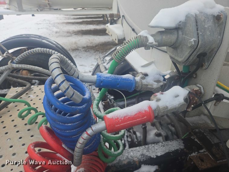 image for item EB1258 2015 Freightliner Cascadia semi truck