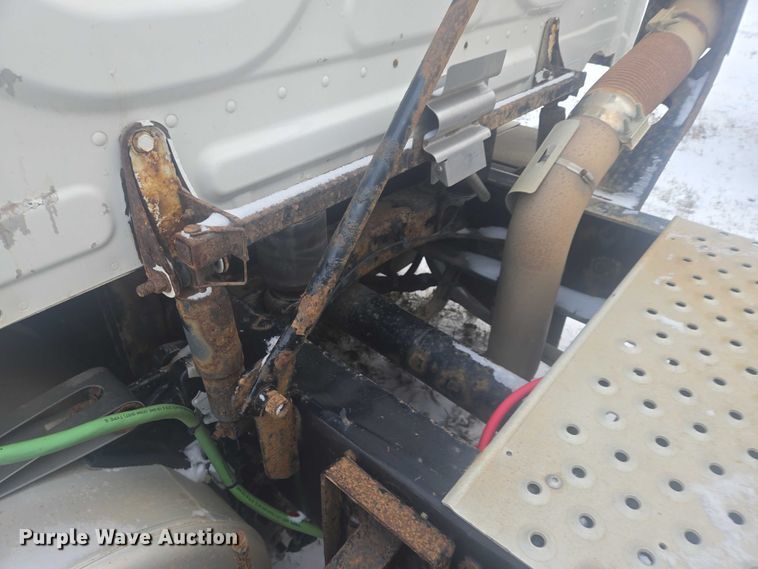 image for item EB1258 2015 Freightliner Cascadia semi truck