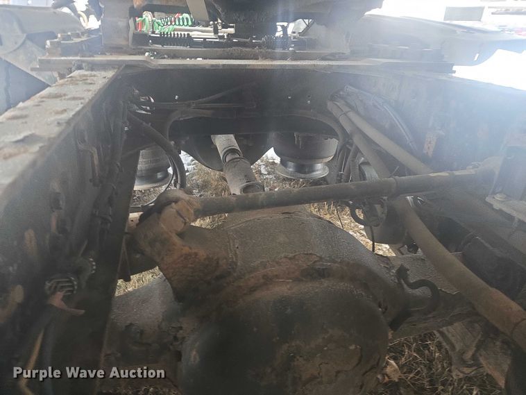 image for item EB1258 2015 Freightliner Cascadia semi truck