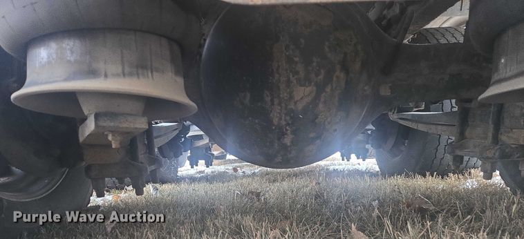 image for item EB1258 2015 Freightliner Cascadia semi truck