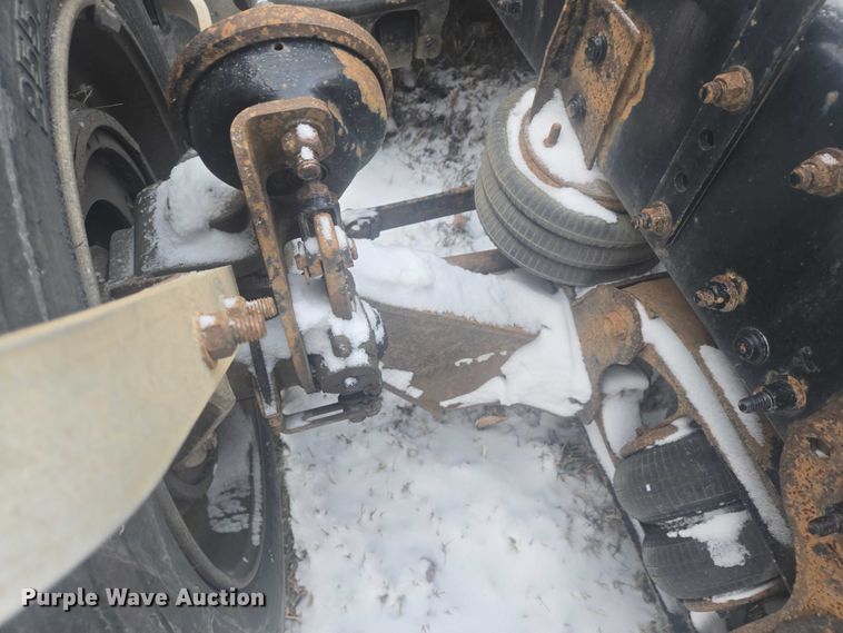 image for item EB1258 2015 Freightliner Cascadia semi truck