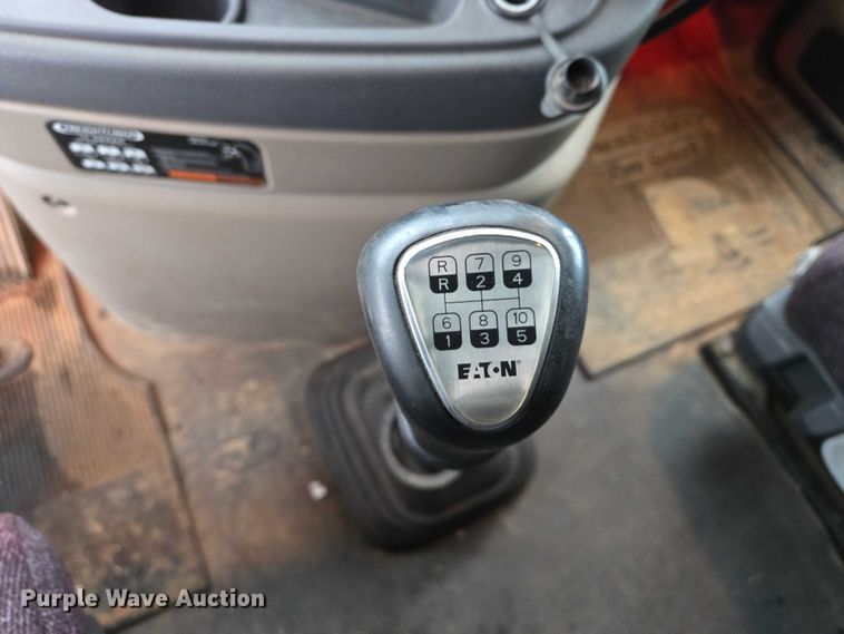 image for item EB1258 2015 Freightliner Cascadia semi truck