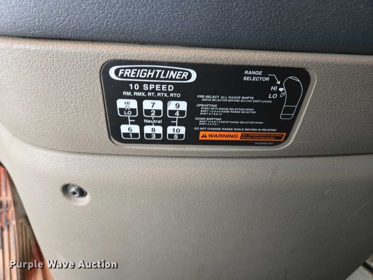 image for item EB1258 2015 Freightliner Cascadia semi truck