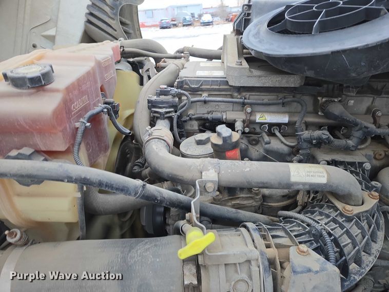 image for item EB1258 2015 Freightliner Cascadia semi truck