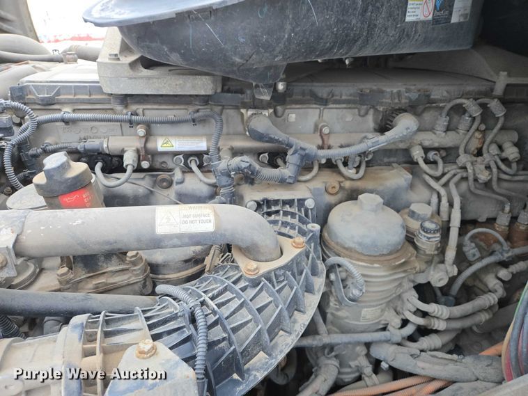 image for item EB1258 2015 Freightliner Cascadia semi truck