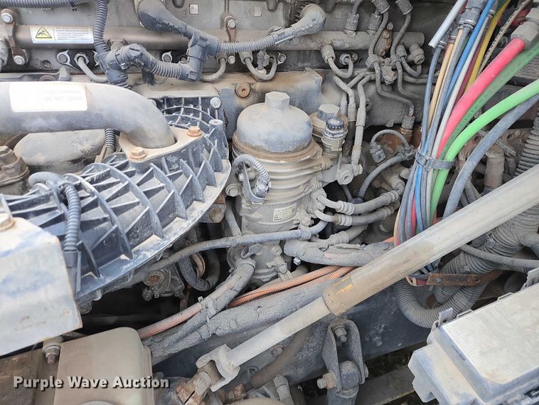 image for item EB1258 2015 Freightliner Cascadia semi truck