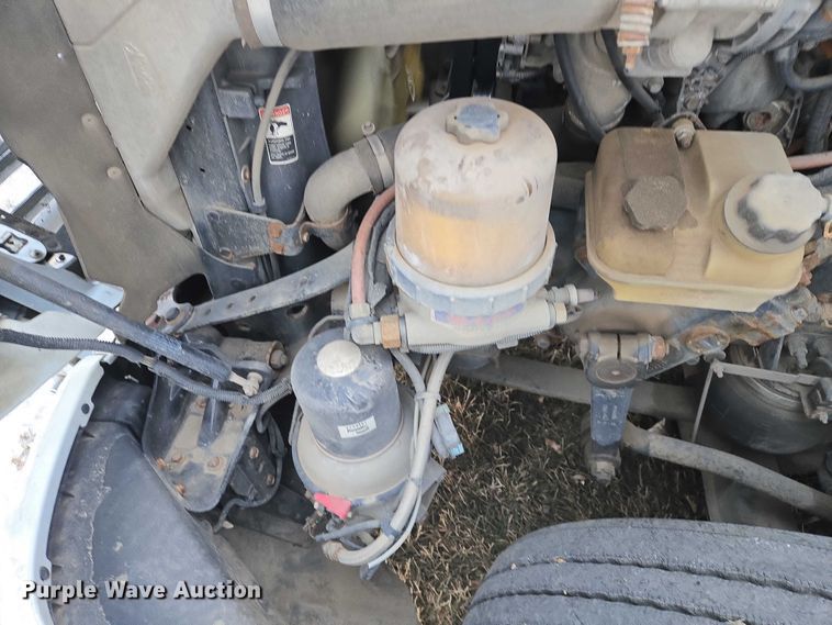 image for item EB1258 2015 Freightliner Cascadia semi truck