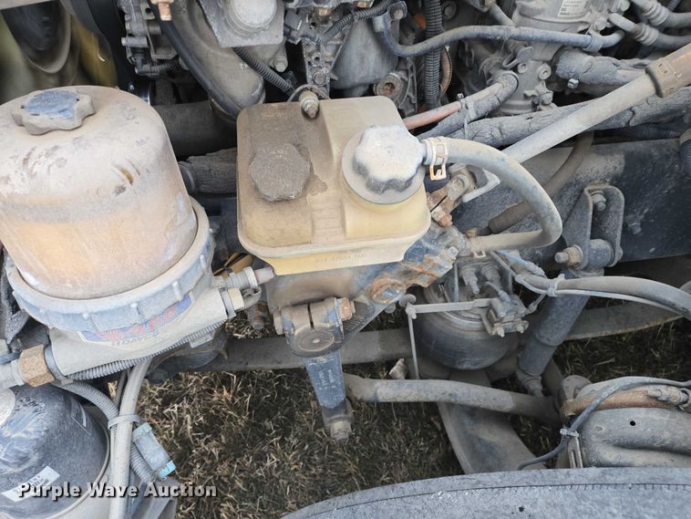 image for item EB1258 2015 Freightliner Cascadia semi truck