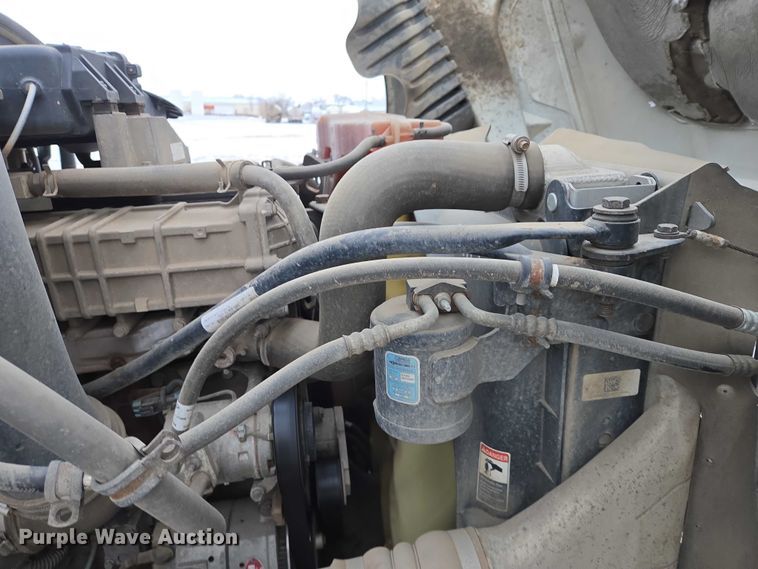 image for item EB1258 2015 Freightliner Cascadia semi truck