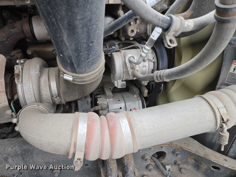 image for item EB1258 2015 Freightliner Cascadia semi truck