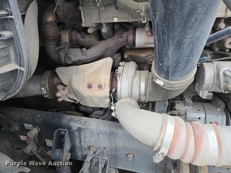 image for item EB1258 2015 Freightliner Cascadia semi truck