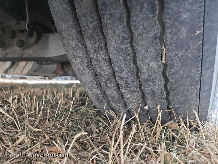 image for item EB1258 2015 Freightliner Cascadia semi truck