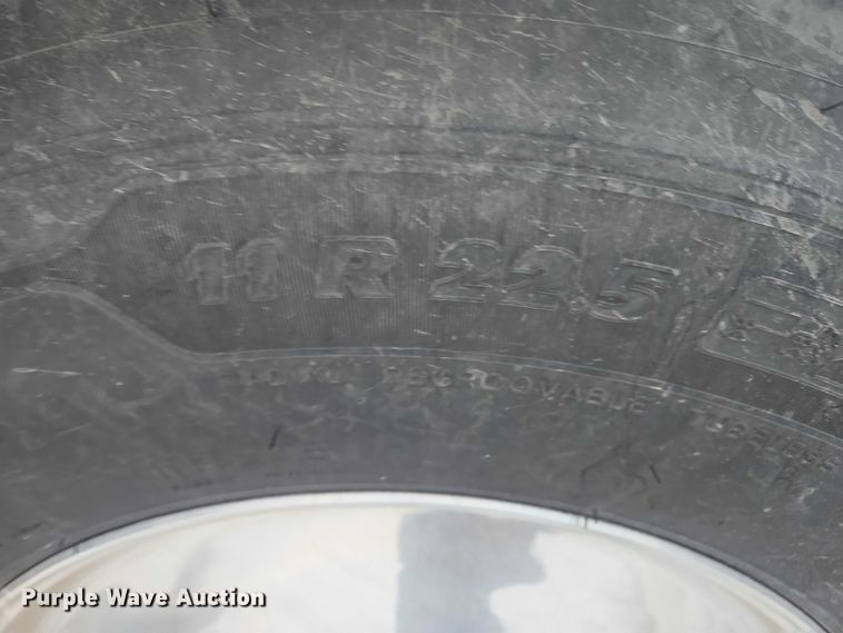 image for item EB1258 2015 Freightliner Cascadia semi truck