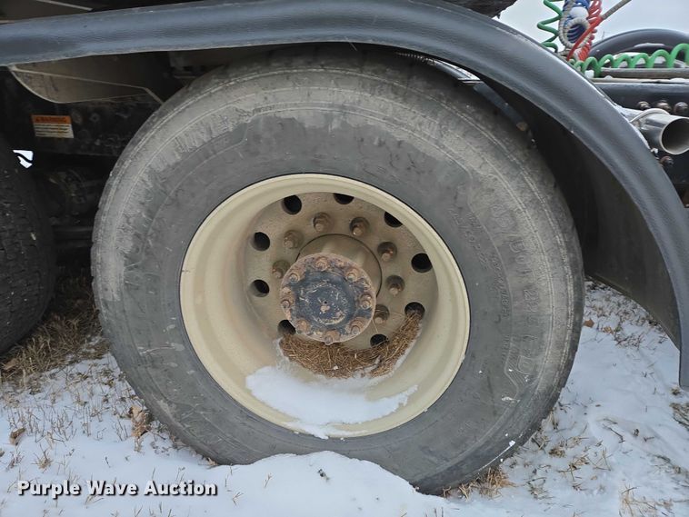 image for item EB1258 2015 Freightliner Cascadia semi truck