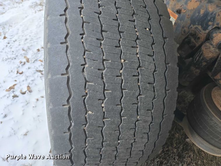 image for item EB1258 2015 Freightliner Cascadia semi truck