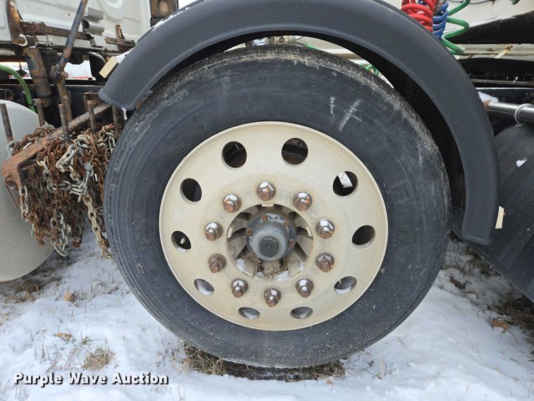 image for item EB1258 2015 Freightliner Cascadia semi truck