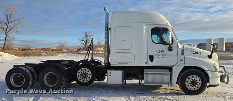 image for item EB1259 2015 Freightliner Cascadia semi truck