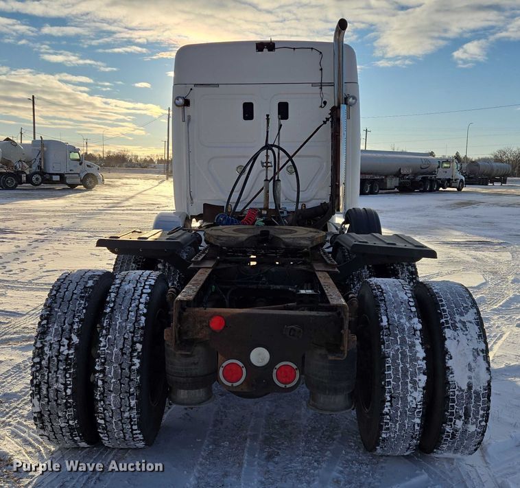 image for item EB1259 2015 Freightliner Cascadia semi truck