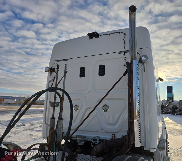 image for item EB1259 2015 Freightliner Cascadia semi truck