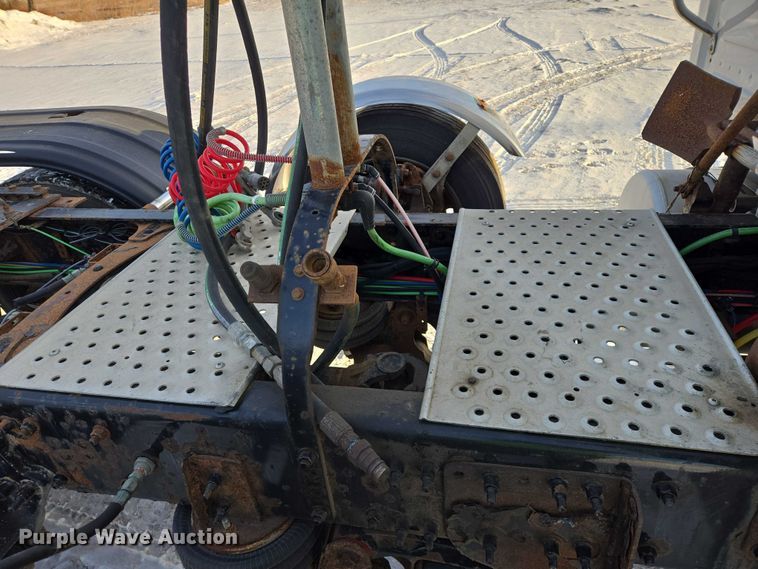 image for item EB1259 2015 Freightliner Cascadia semi truck