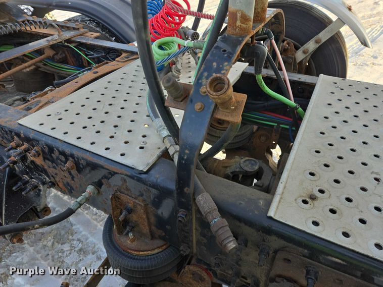 image for item EB1259 2015 Freightliner Cascadia semi truck