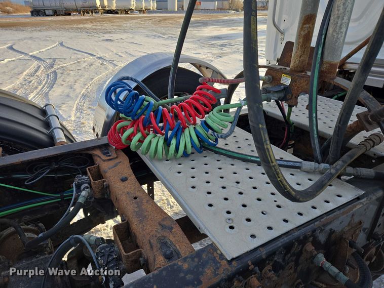 image for item EB1259 2015 Freightliner Cascadia semi truck