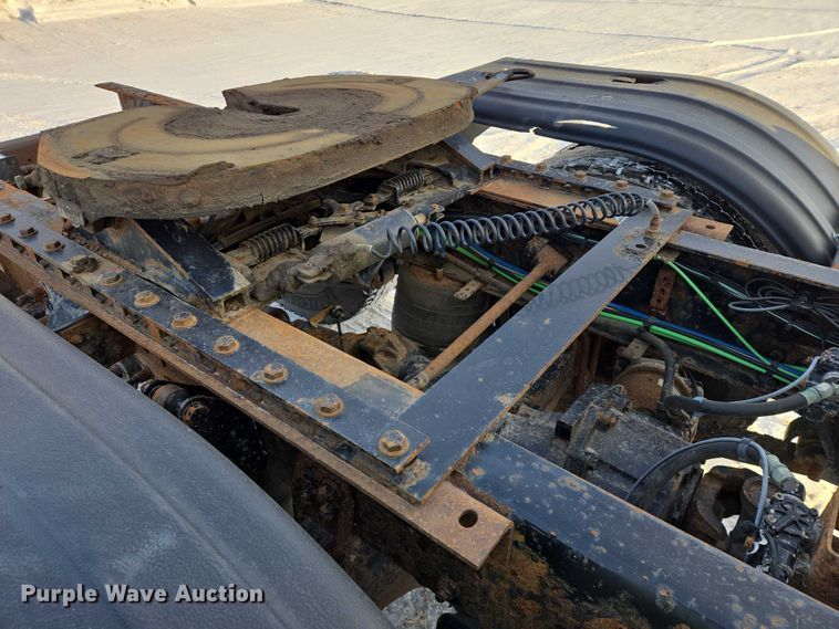 image for item EB1259 2015 Freightliner Cascadia semi truck