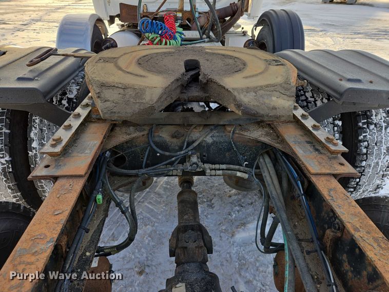 image for item EB1259 2015 Freightliner Cascadia semi truck