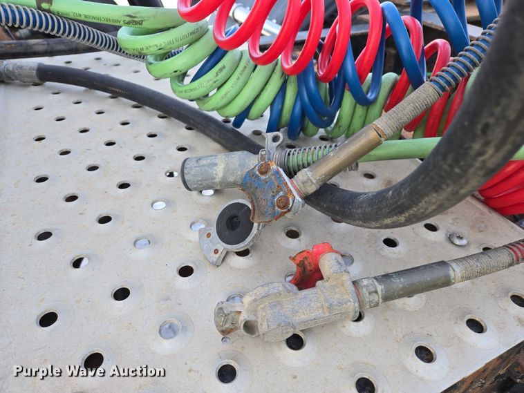 image for item EB1259 2015 Freightliner Cascadia semi truck