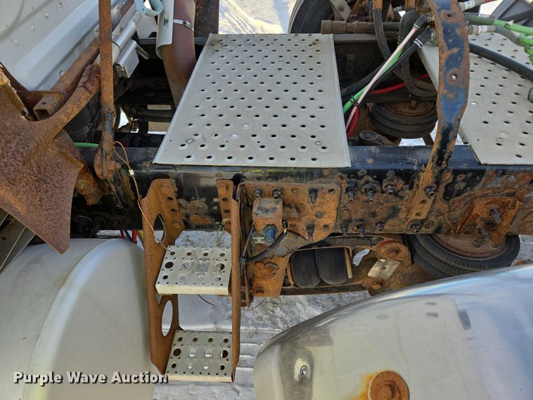 image for item EB1259 2015 Freightliner Cascadia semi truck