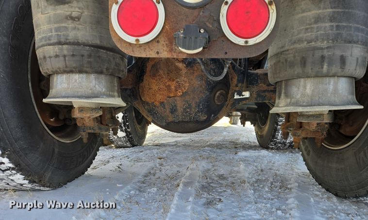 image for item EB1259 2015 Freightliner Cascadia semi truck