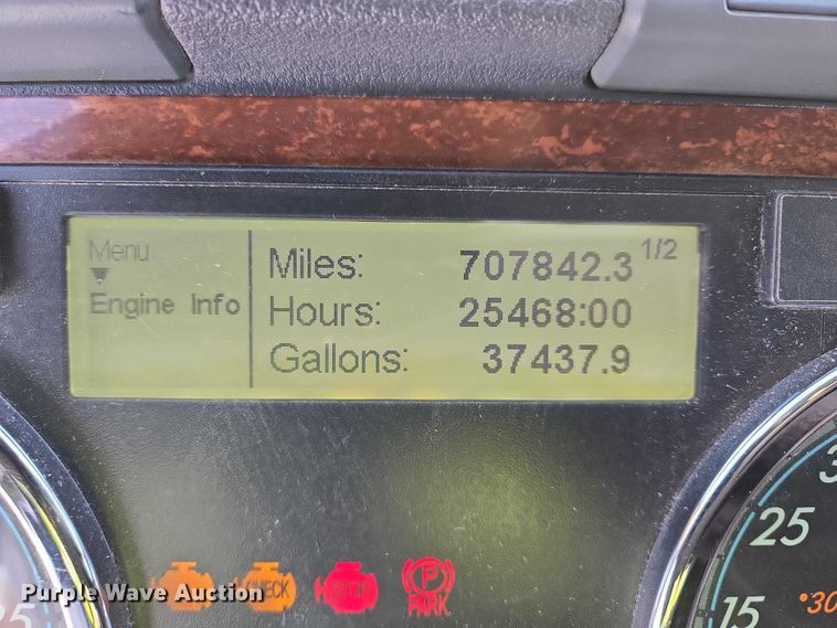 image for item EB1259 2015 Freightliner Cascadia semi truck