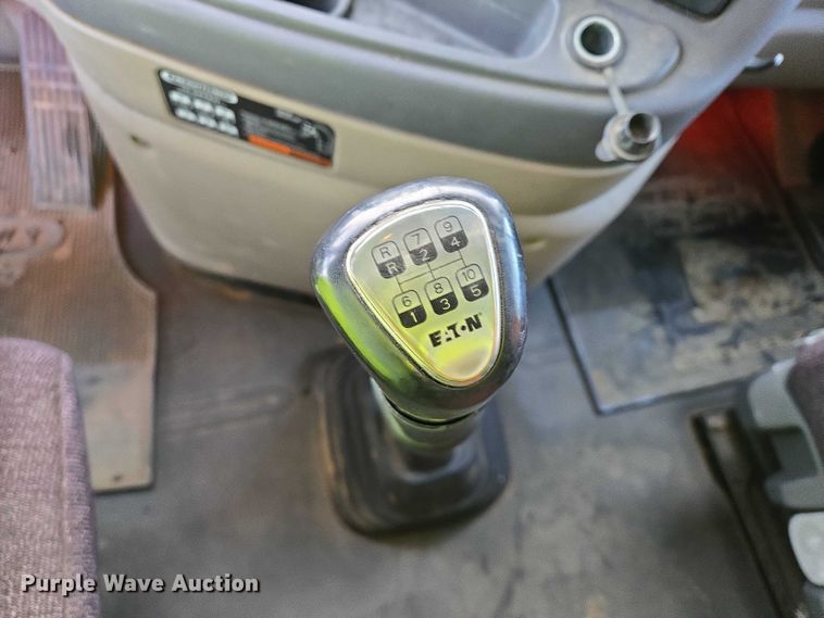 image for item EB1259 2015 Freightliner Cascadia semi truck