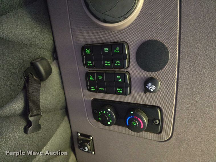 image for item EB1259 2015 Freightliner Cascadia semi truck