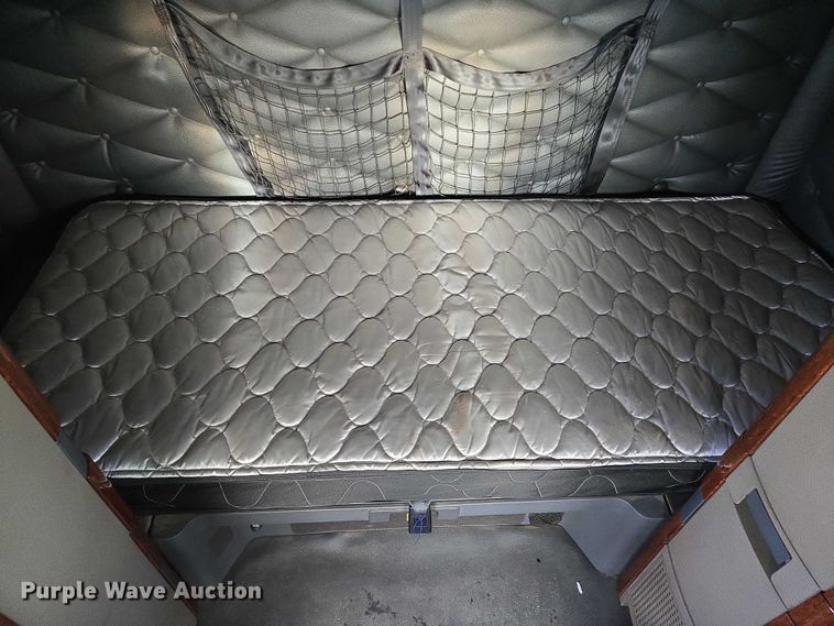 image for item EB1259 2015 Freightliner Cascadia semi truck