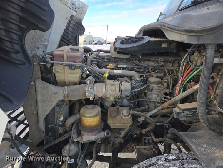 image for item EB1259 2015 Freightliner Cascadia semi truck