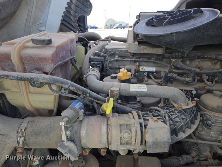 image for item EB1259 2015 Freightliner Cascadia semi truck