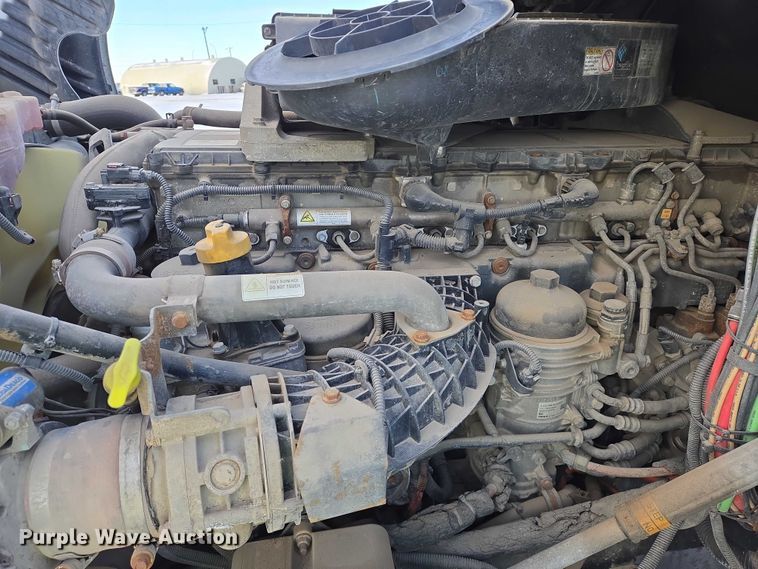 image for item EB1259 2015 Freightliner Cascadia semi truck