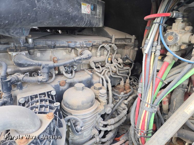 image for item EB1259 2015 Freightliner Cascadia semi truck