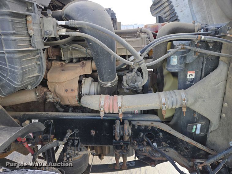 image for item EB1259 2015 Freightliner Cascadia semi truck