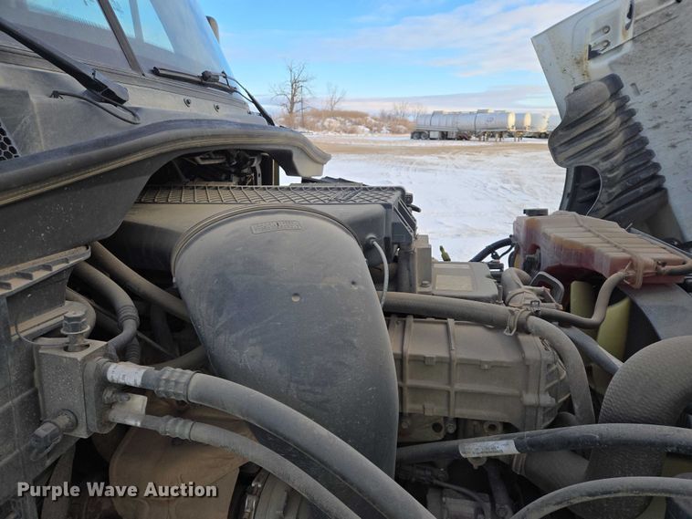 image for item EB1259 2015 Freightliner Cascadia semi truck